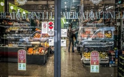 Nas al mercato di via Albinelli, multe a venditori di pesce