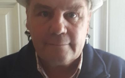 L’uomo che elimina aghi di eroina dai parcheggi supermercati